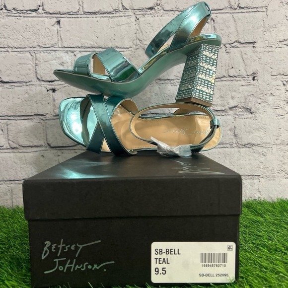 Betsey Johnson Metallic SB Bell Teal Cross Front Embellish Sandals Size 9.5 - Picture 5 of 11